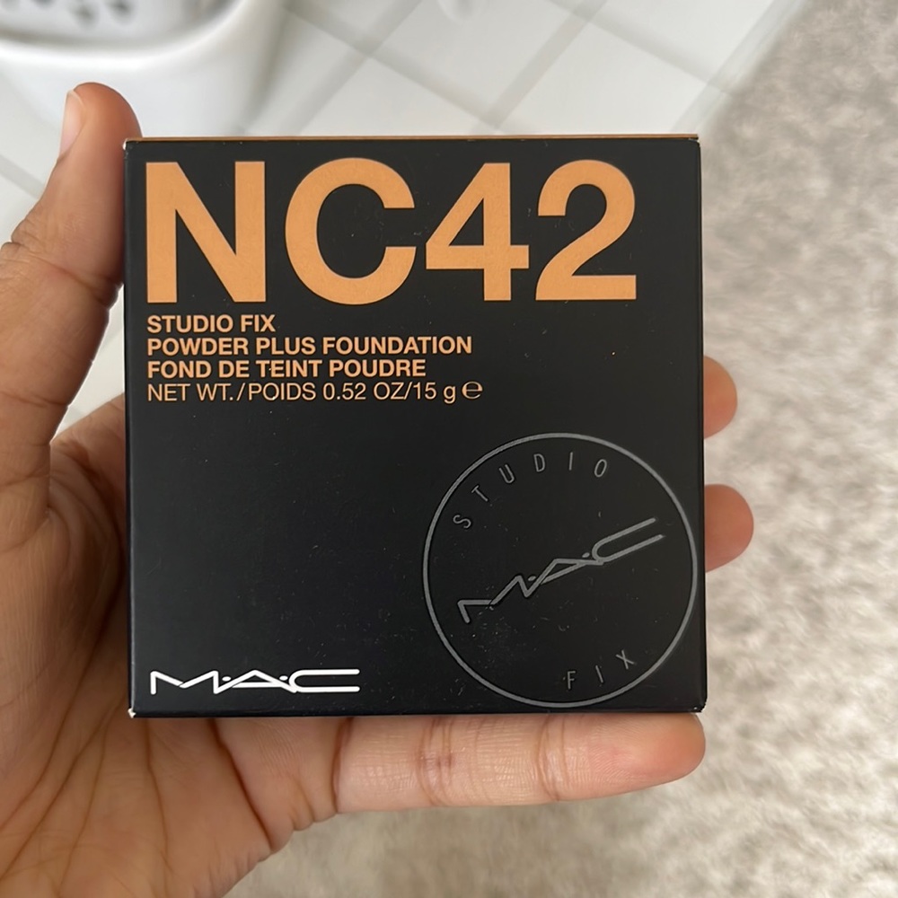 Mac NC42 Powder Foundation